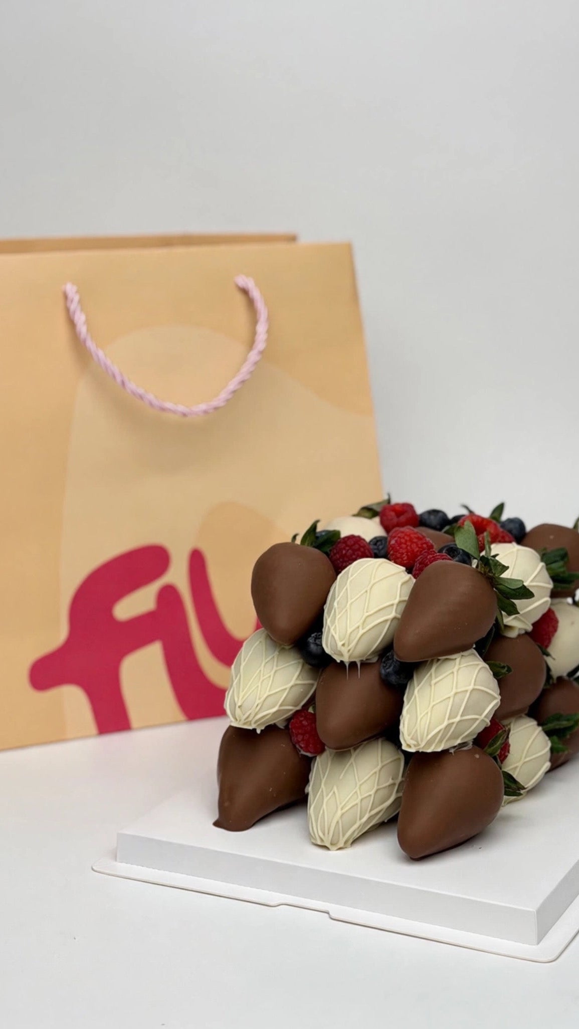 Berry Birthday Cube – 27 Chocolate-Covered Strawberries