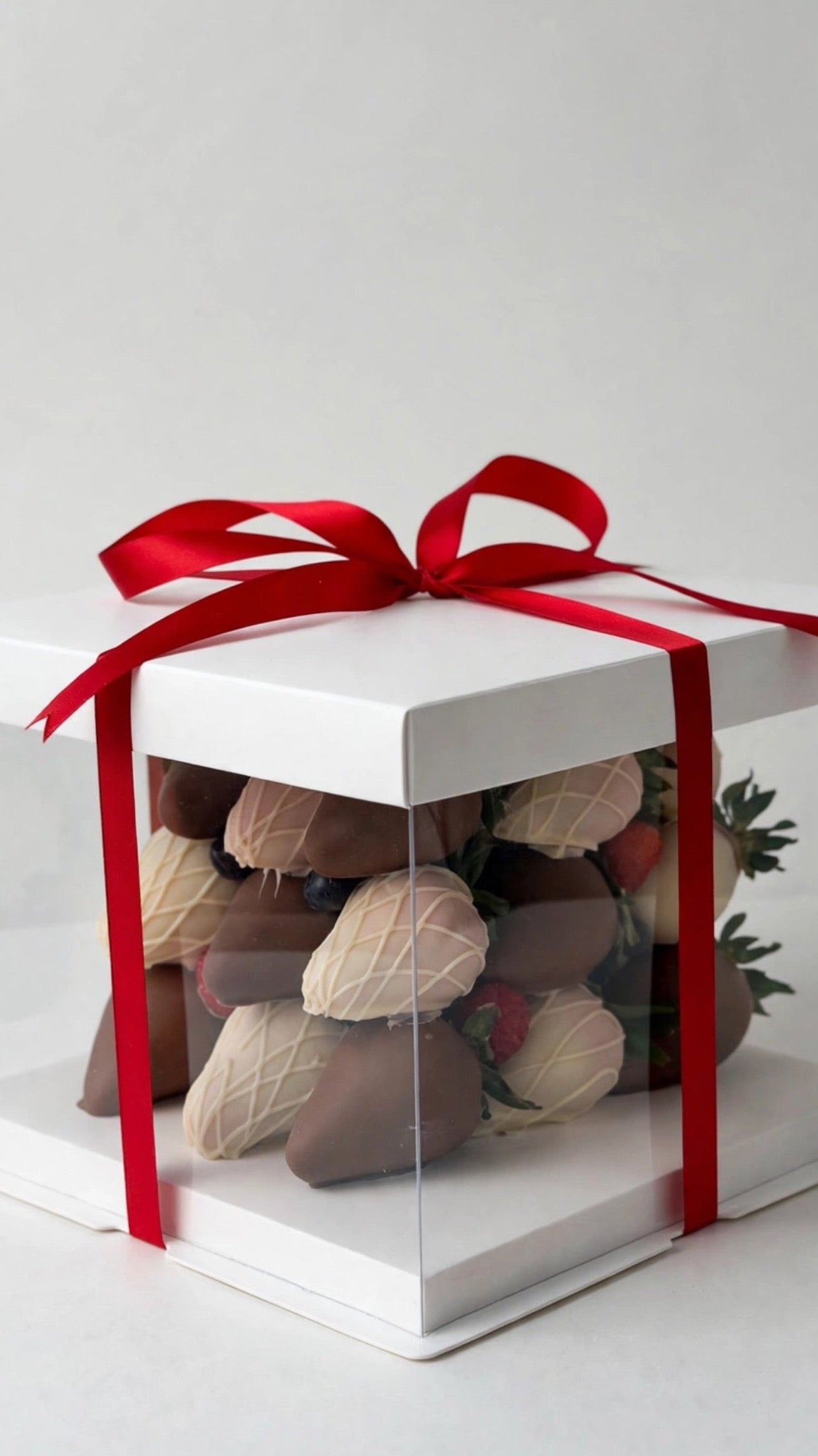 Berry Birthday Cube – 27 Chocolate-Covered Strawberries