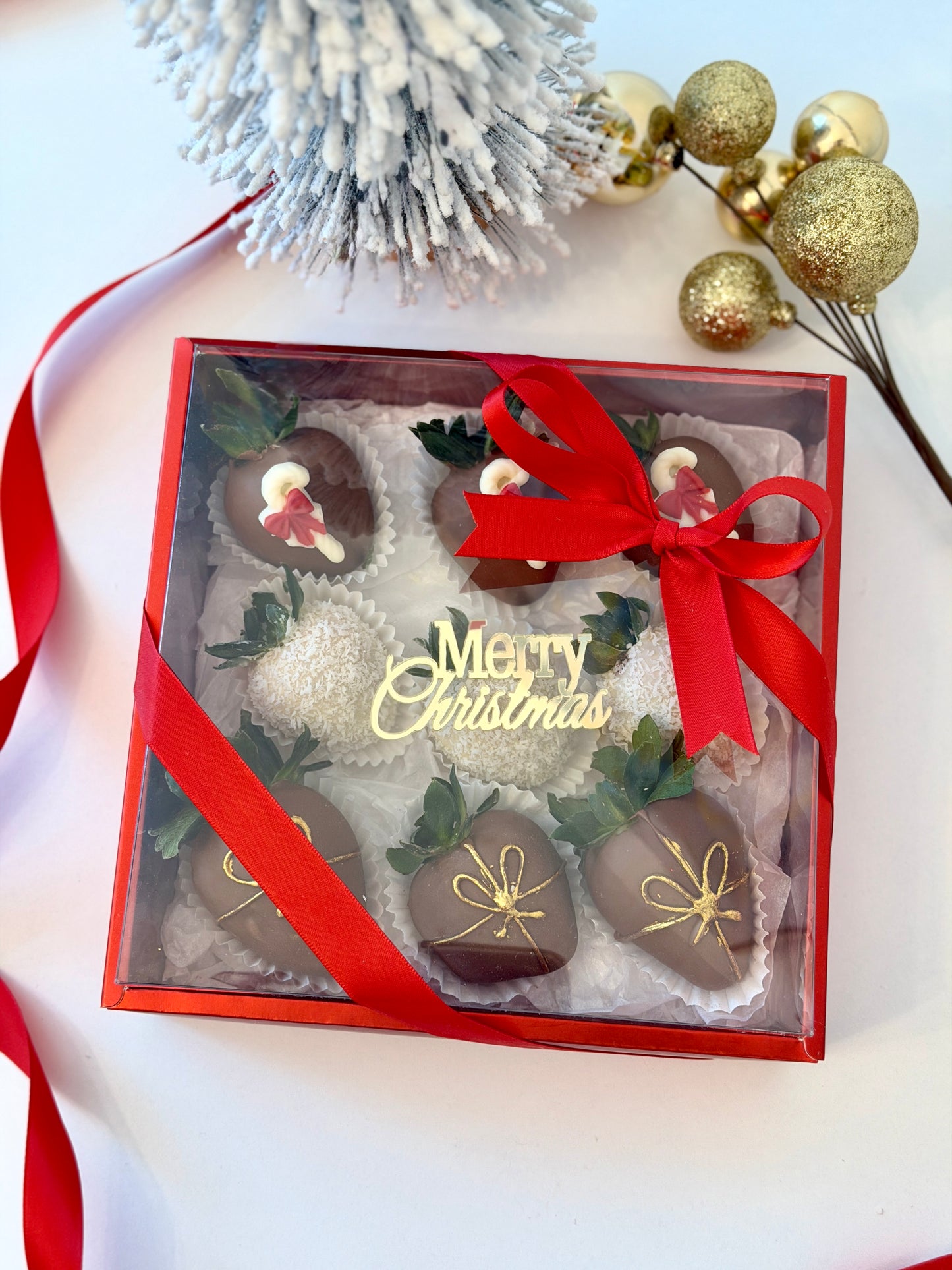 *Christmas & New Year Chocolate-Covered Strawberries – Festive Gift Box (9 pcs)